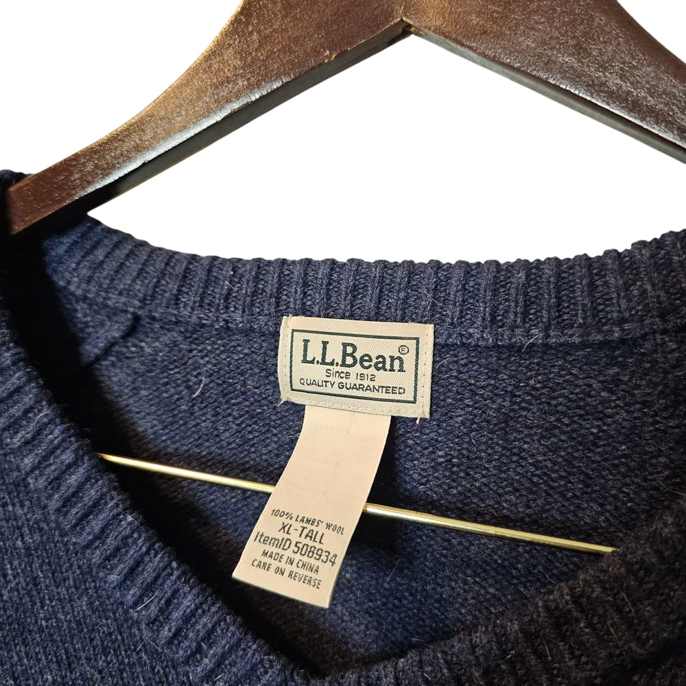 L.L. Bean Sweater - 100% Lambswool - V-Neck - Navy - Knit - Warm - Classic